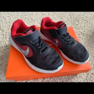 Nike shoes 👟 for kids size 13.5